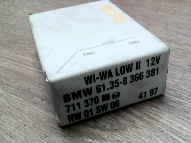 BMW E36 89-00 Ablaktörlő relé bontott alkatrész