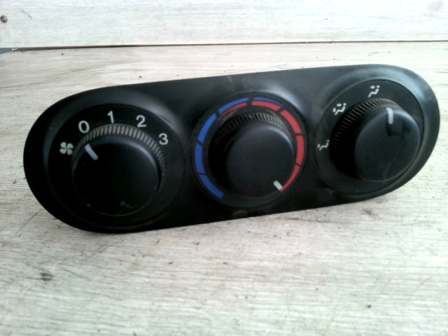 MAZDA MPV 99-05 Fűtés vezérlő panel bontott alkatrész