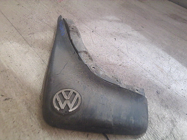 VW GOLF IV. Bal hátsó sárvédő gumi bontott alkatrész