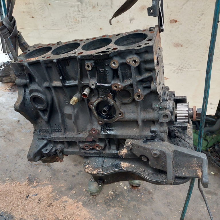 NISSAN VANETTE CARGO Motor, diesel fűzött blokk hengerfej nélkül bontott alkatrész