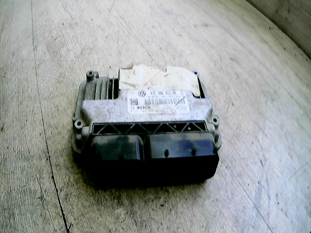 VW JETTA V 05-10 Motorvezérlő egység ecu pcm modul bontott alkatrész