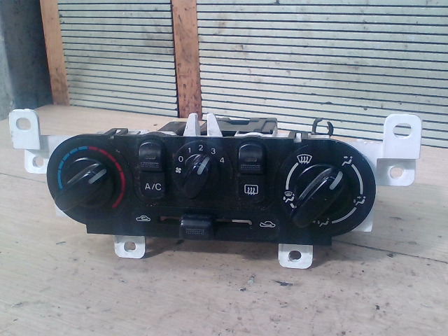 MAZDA 323F 98-04 Fűtés vezérlő panel bontott alkatrész