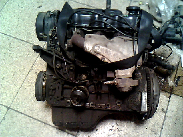 SUZUKI SWIFT 89-96 Motor. benzin fűzött blokk hengerfejjel bontott alkatrész