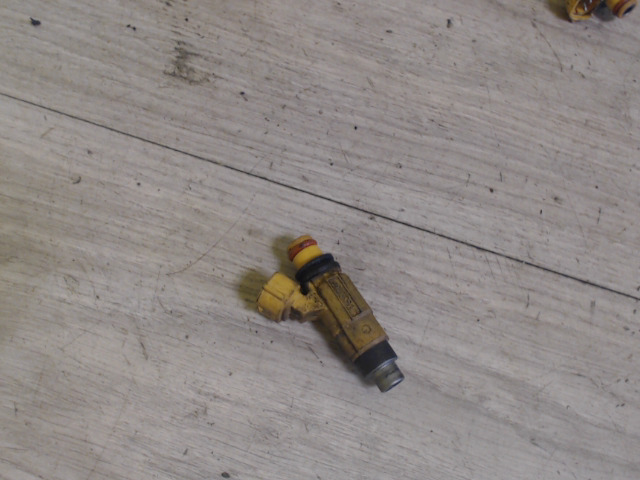 MITSUBISHI GALANT 93- Injektor befecskendező hengerenkénti bontott alkatrész