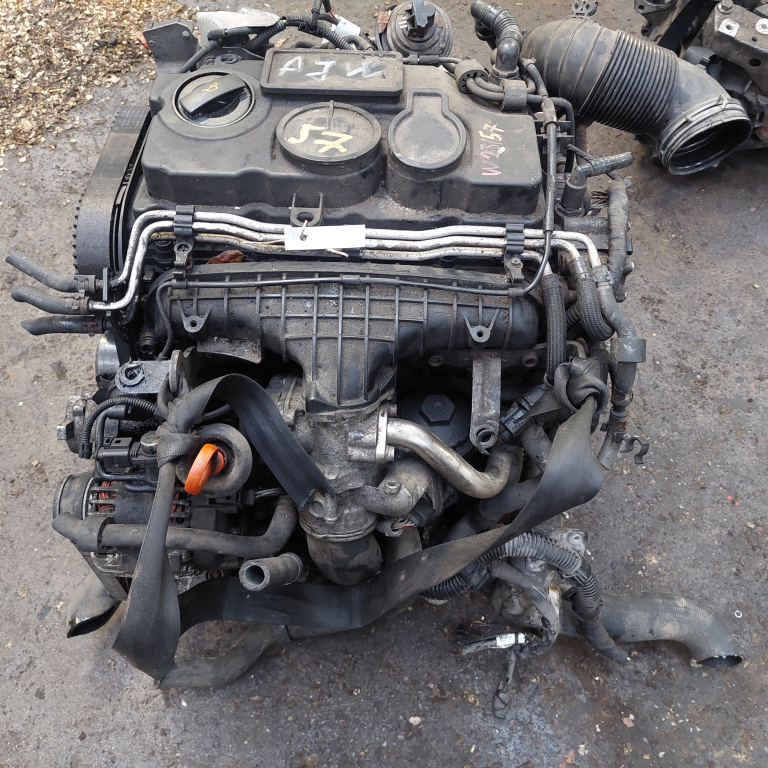 VW GOLF V. Motor, diesel fűzött blokk hengerfejjel bontott alkatrész