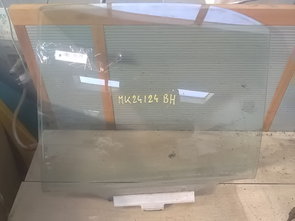 MERCEDES C (W202) 1993-2000 Bal hátsó ajtóüveg bontott alkatrész
