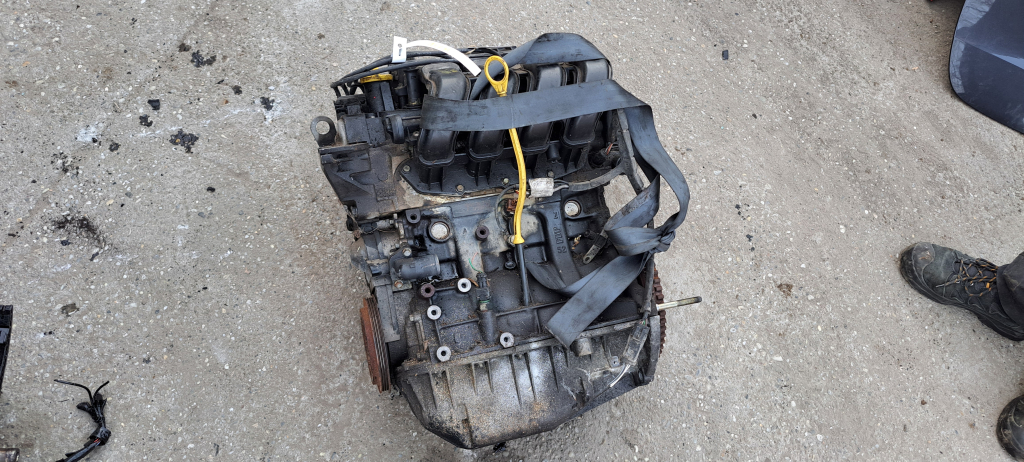 RENAULT CLIO 01-06 Motor. benzin fűzött blokk hengerfejjel bontott alkatrész
