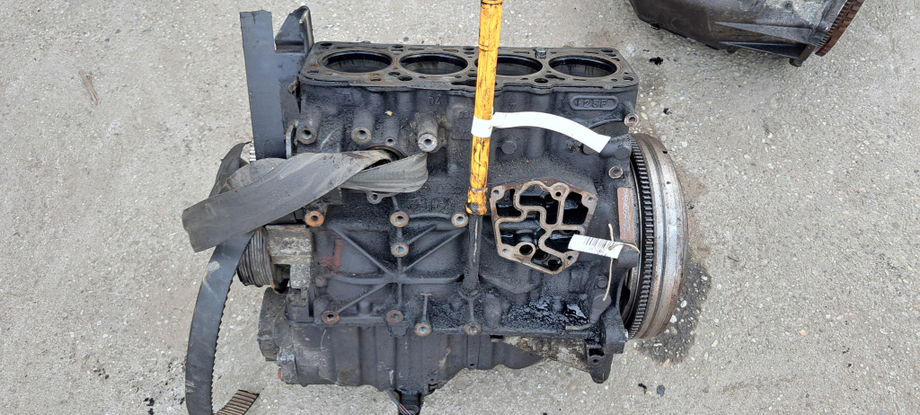 VW PASSAT 00.11-05.02 B5.5 Motor, diesel fűzött blokk hengerfej nélkül bontott alkatrész