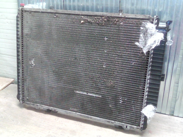 MERCEDES E W210 95.06-99.06 Vízhűtő, radiátor bontott alkatrész