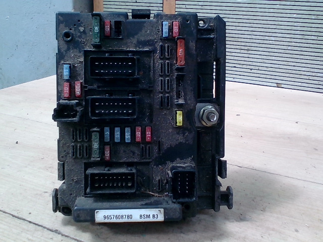 PEUGEOT 807 Biztosítéktábla bcm bsi bsm sam gem modul motortér bontott alkatrész