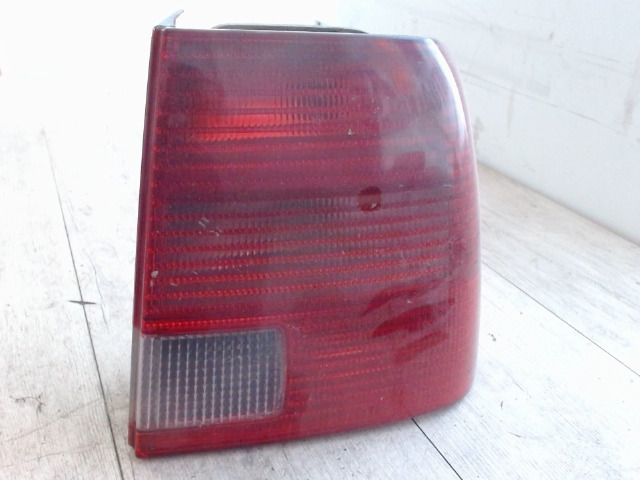 VW PASSAT 96.10-00.10 B5 Jobb hátsó lámpa bontott alkatrész