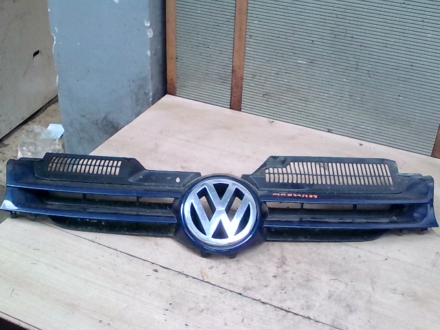 VW Golf V. 2003.10 - 2008.09 Hűtőrács díszrács bontott alkatrész