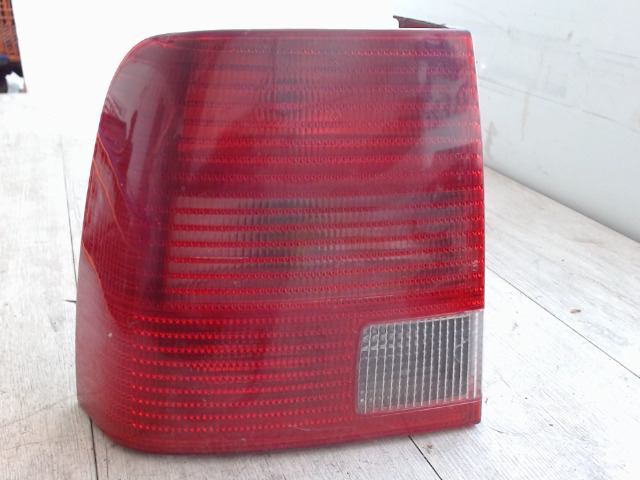 VW PASSAT 96.10-00.10 B5 Bal hátsó lámpa bontott alkatrész