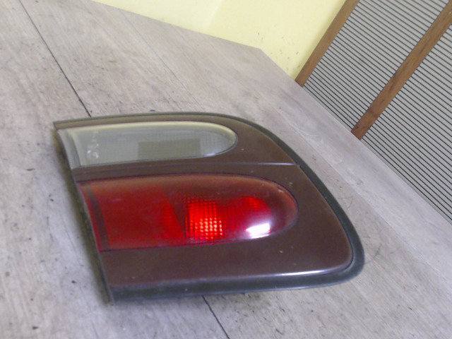Bal belső hátsó lámpa