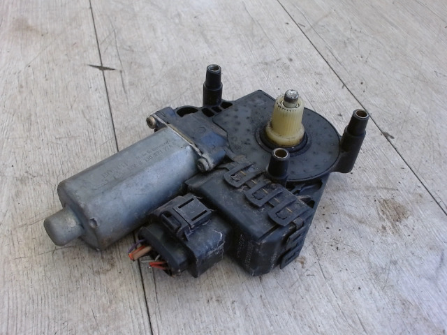 AUDI A6 97-04 Jobb első ablakemelő motor bontott alkatrész