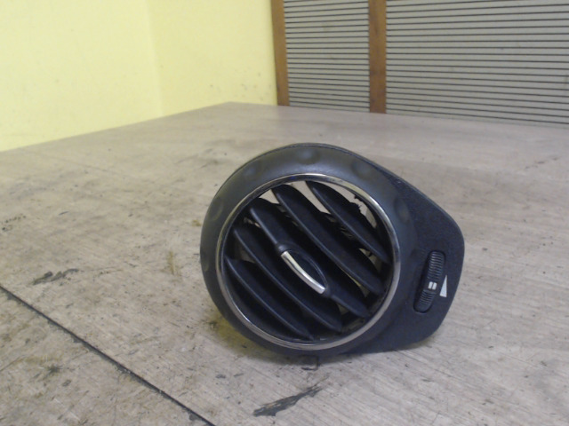 ALFA ROMEO 147 04.10-10.05 Szellőző jobb bontott alkatrész
