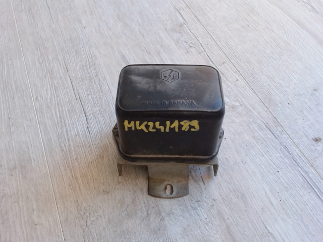 ZASTAVA 1100 Feszültségszabályozó bontott alkatrész
