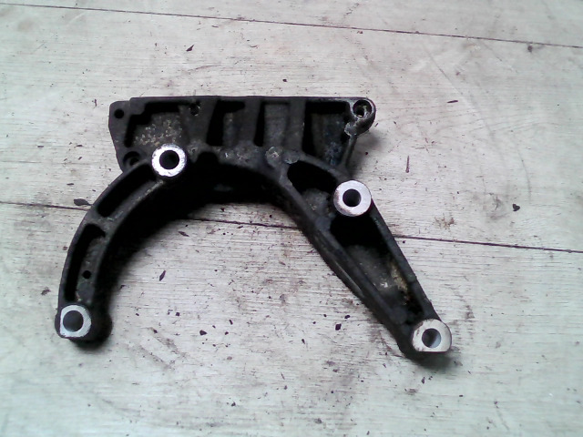 FORD FOCUS 98-04 Klíma és szervószivattyú tartó bak bontott alkatrész