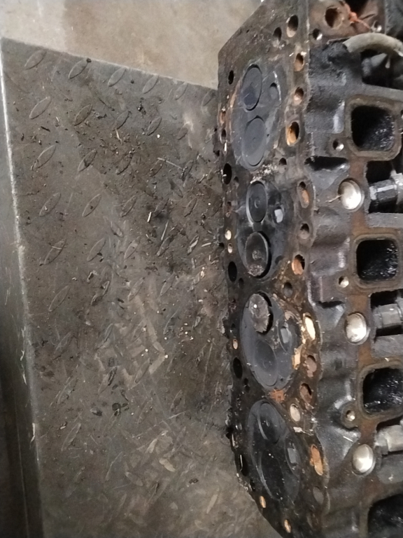 TOYOTA HIACE 95- Hengerfej, diesel bontott alkatrész