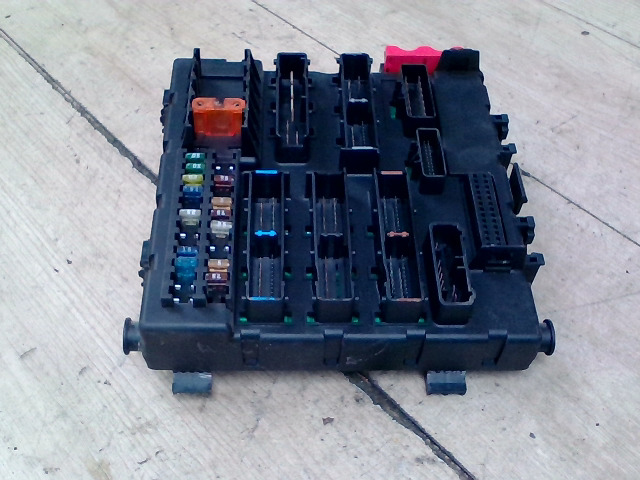OPEL VECTRA C 01-05 Biztosítéktábla bcm bsi bsm sam gem modul csomagtér bontott alkatrész