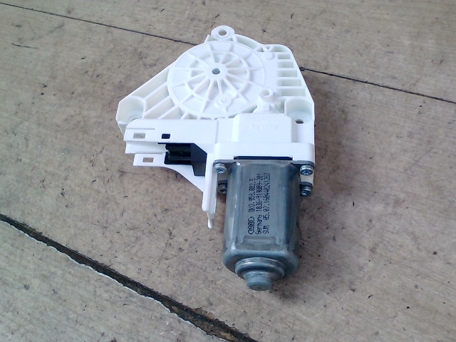 AUDI A6 2014.10.01-18.05.31 Jobb első ablakemelő motor bontott alkatrész