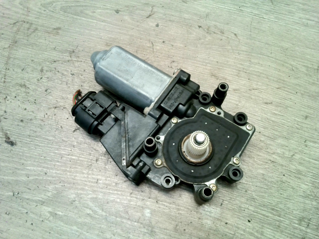 AUDI A4 94-98 Jobb első ablakemelő motor bontott alkatrész