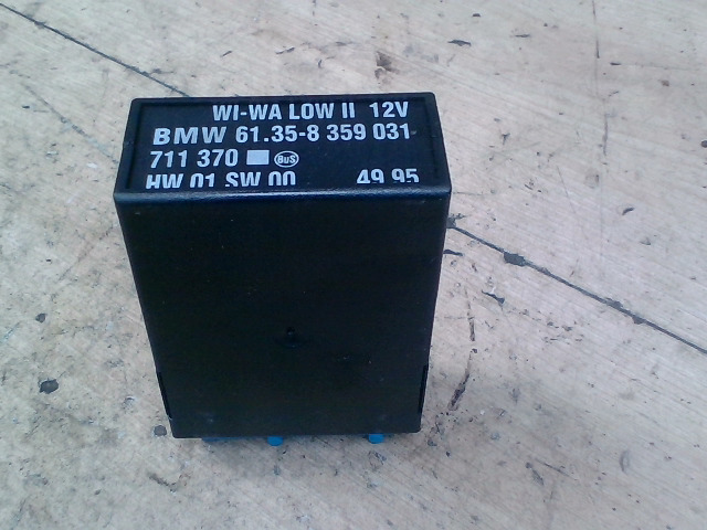 BMW E36 89-00 Ablaktörlő relé bontott alkatrész