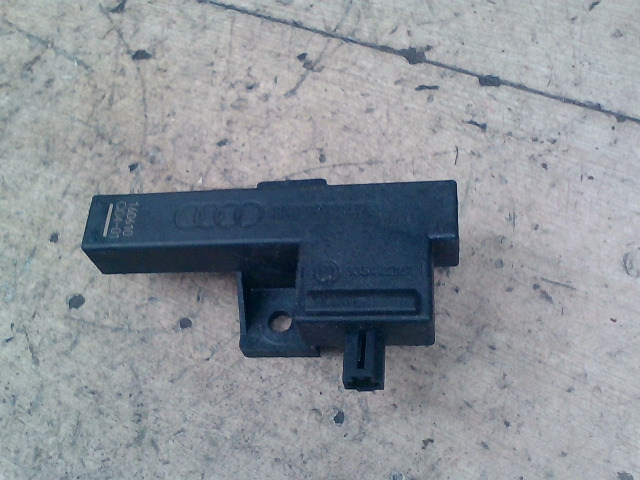 AUDI A6 2014.10.01-18.05.31 Antenna erősítő bontott alkatrész