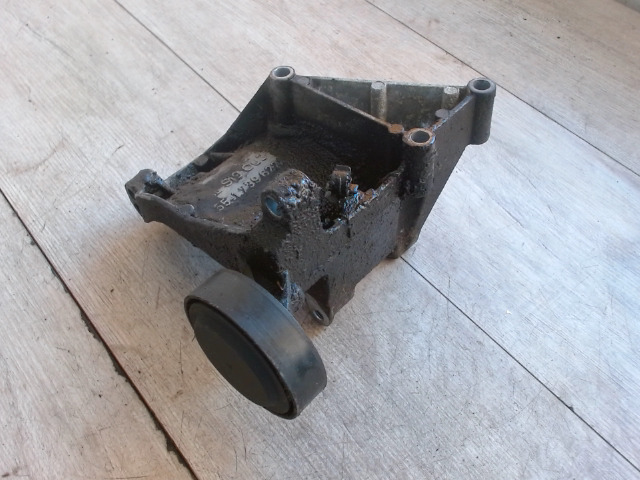 BMW E36 89-00 Generátor tartó bak bontott alkatrész