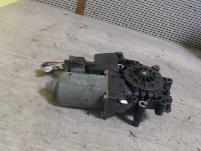 AUDI A4 94-98 Jobb első ablakemelő motor bontott alkatrész