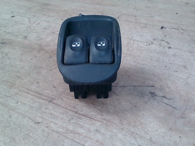 RENAULT MEGANE SCENIC 97-99 Bal jobb ablakemelő kapcsoló bontott alkatrész