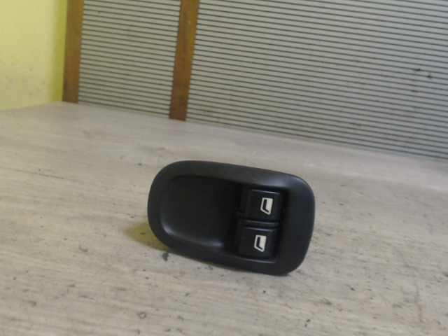 PEUGEOT 206 Bal jobb ablakemelő kapcsoló bontott alkatrész