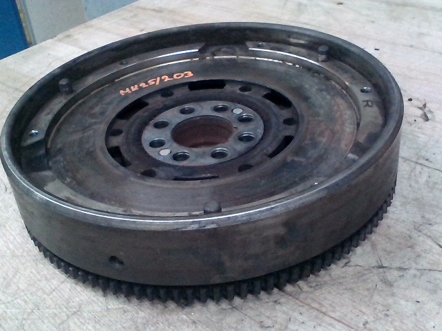 BMW E46 98-05 Kettőstömegű lendkerék bontott alkatrész