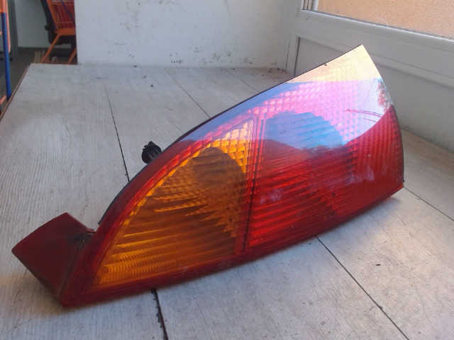 FORD FOCUS 98-04 Bal hátsó lámpa bontott alkatrész