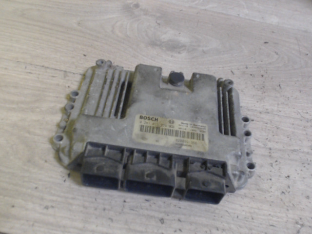RENAULT MEGANE 02-05 Motorvezérlő egység ecu pcm modul bontott alkatrész