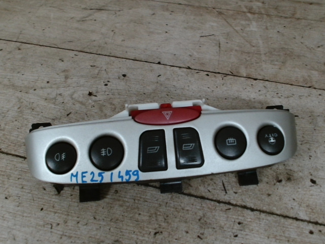 Kombinált kapcsoló középen