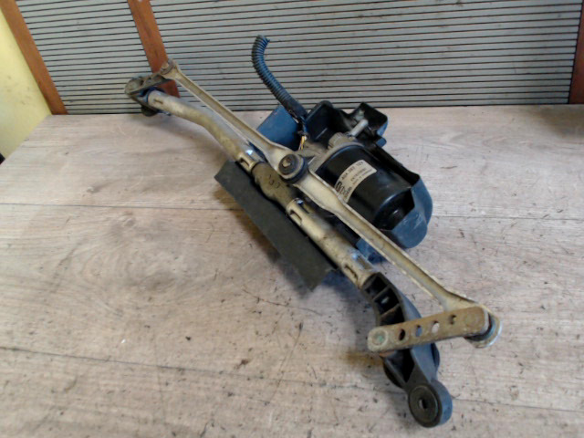 Ablaktörlő mechanika motorral első