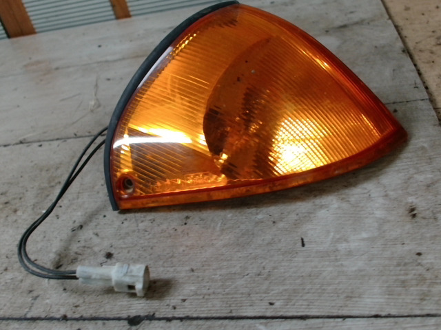 SUZUKI SWIFT 96-05 Jobb első irányjelző bontott alkatrész