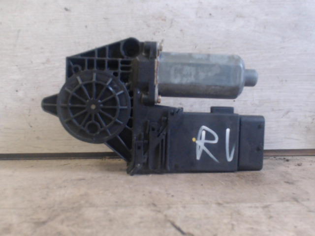VW PASSAT 96.10-00.10 B5 Jobb első ablakemelő motor bontott alkatrész