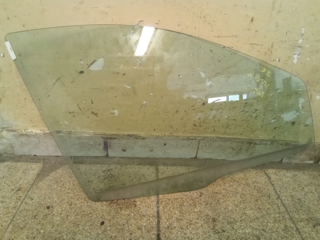 FIAT PUNTO II. Jobb első ajtóüveg bontott alkatrész