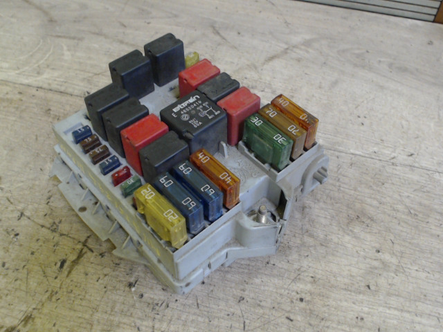 FIAT PUNTO III. Biztosítéktábla bcm bsi bsm sam gem modul motortér bontott alkatrész