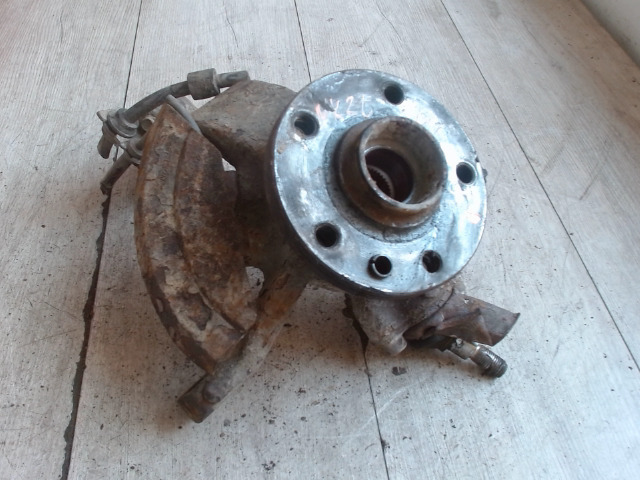 FORD GALAXY 95.08-00.09 Csonkállvány kerékaggyal jobb első bontott alkatrész
