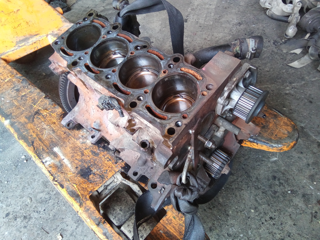 FIAT STILO 01.09-06.12 Motor. benzin fűzött blokk hengerfej nélkül bontott alkatrész