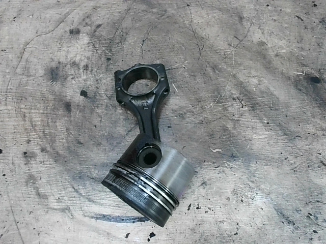 OPEL ASTRA F 94-02 Dugattyú és hajtókar bontott alkatrész
