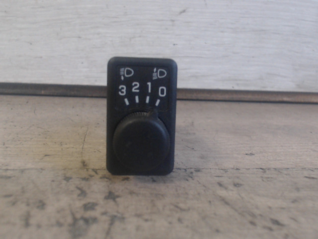 NISSAN MICRA K11 00.08-02.12 Fényszórómagasság állító kapcsoló bontott alkatrész