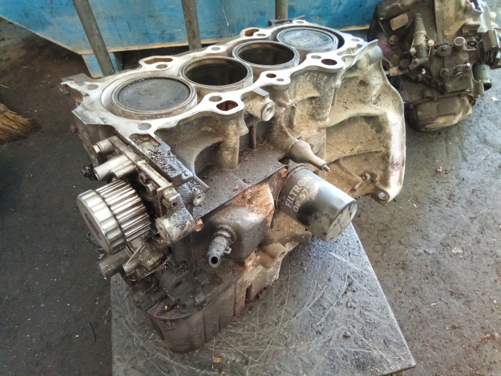 HONDA Civic 2001.02.01-2003.12.31 Motor. benzin fűzött blokk hengerfej nélkül bontott alkatrész
