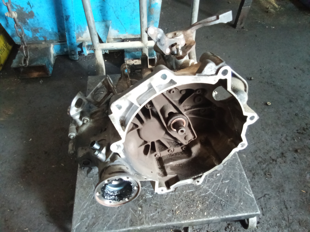 VW POLO V. 02-05 Sebességváltó. benzines manuális bontott alkatrész