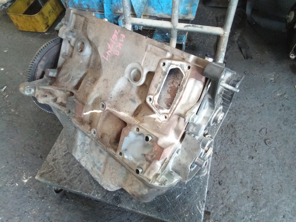 FIAT STILO 01.09-06.12 Motor. benzin fűzött blokk hengerfej nélkül bontott alkatrész