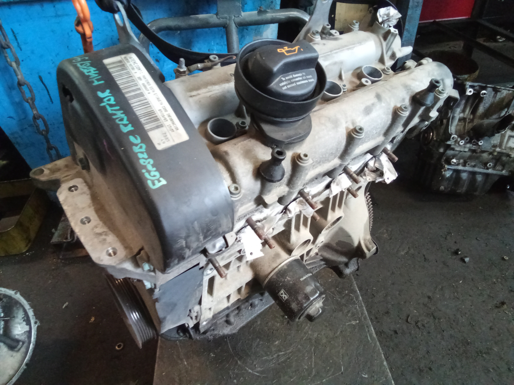 SEAT CORDOBA 02.09-08.02 Motor. benzin fűzött blokk hengerfejjel bontott alkatrész