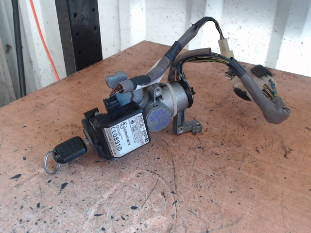 SUZUKI ALTO 02-09 Gyújtáskapcsoló elektromos bontott alkatrész